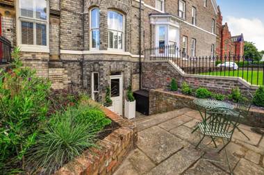 8 Blue Bridge- Elegant and Luxurious 1 Bedroom Apt- Free Parking