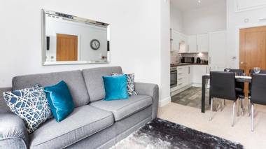 Apartment 4 The Keyes- Stunning & Stylish Apartment With Free Parking