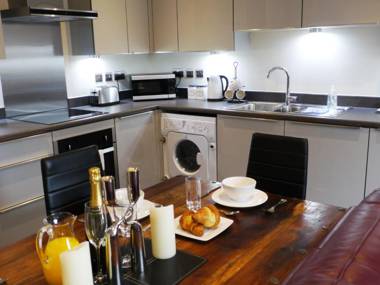 Vikings Two Bedroom Apartment With Free Parking.