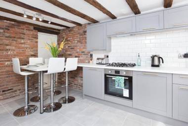 The Mount Hideaway with Hot Tub