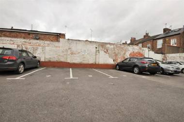 Monkbridge Mews Apartment