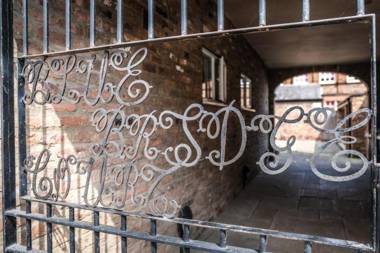 Luxury Apartment 6 Bluebridge with free allocated parking