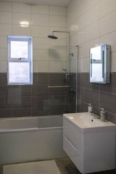 Luxury Apartment 6 Bluebridge with free allocated parking