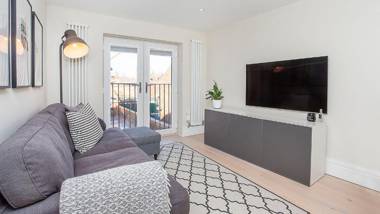 Compton Lodge Luxury apartment-Free Parking