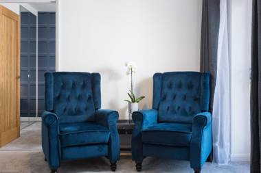 Aura Retreat with Free Parking