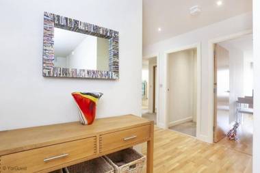 Apartment 12 Popeshead Court