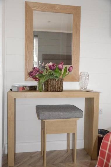 Hollicarrs - Honeycomb Lodge