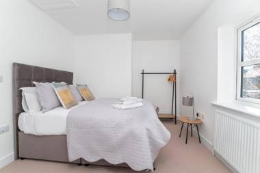 The Ebor Suites with Hot tubs