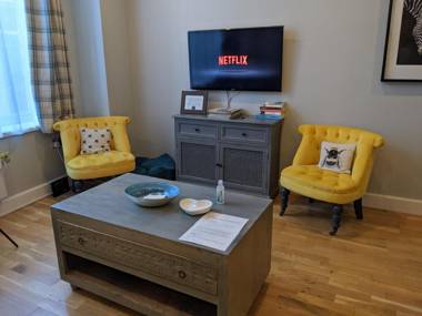 Heart of the City - Stylish Modern Apartment