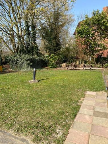 Carlton lodge at Carlton tavern free parking