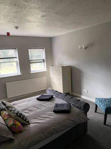 Carlton lodge at Carlton tavern free parking