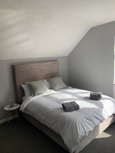 Carlton lodge at Carlton tavern free parking