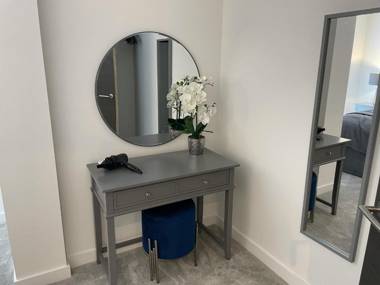 Icona Luxury Apartment - Minster Views & Allocated parking