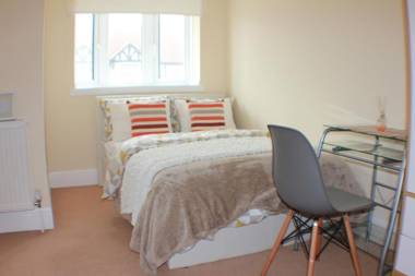 Beachfront Worthing Homestay Room