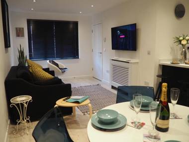 Beautiful 2BD Coastal Hideaway Central Worthing