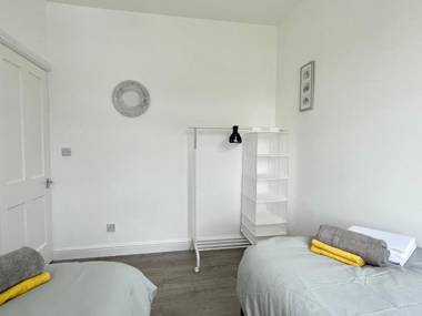 Worksop Newly Refurbished 3-Bedroom House