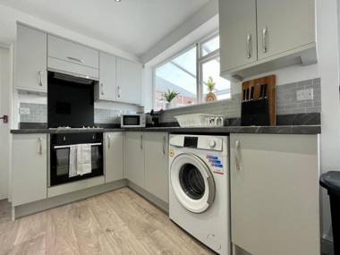 Worksop Newly Refurbished 3-Bedroom House