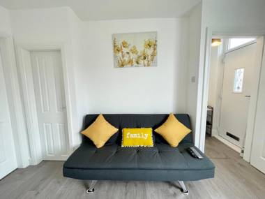 Worksop Newly Refurbished 3-Bedroom House