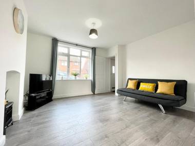 Worksop Newly Refurbished 2-Bedroom House