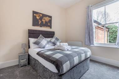 Beautiful 4 Bed House Worcester City Centre