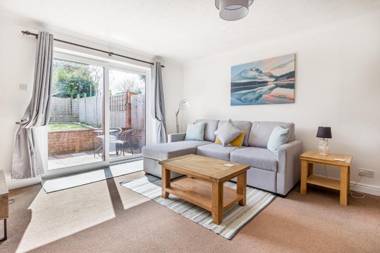 2 Bedroom House in Hales Orchard St Johns