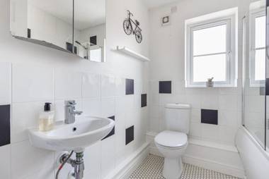 2 Bedroom House in Hales Orchard St Johns