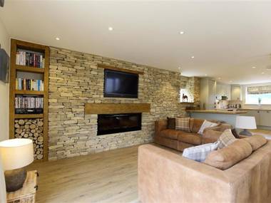Old Groom's Cottage WITNEY