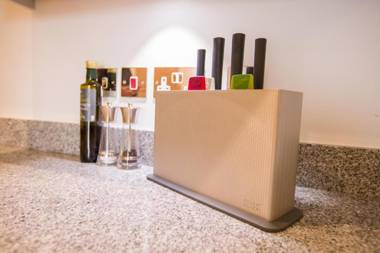 Urban Living's - The King Edward I Luxury Apartment in the Heart of Windsor