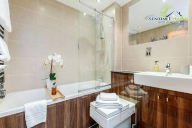 Sentinel Living Serviced Accommodation Windsor 2 Bedroom Apartment with Free Parking and WiFi