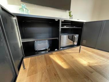 River guest house with jacuzzi and boat hire