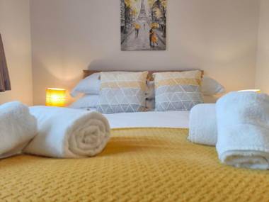 Birdsong Rural Winchester Twyford - 2BR 5BR 7BR - sleeps upto 16