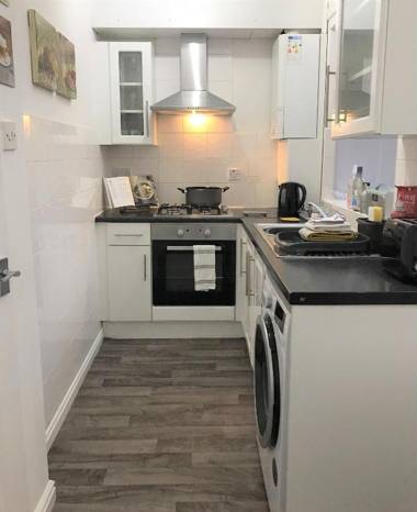 Cosy 2-bedroom house in Widnes sleeps 4