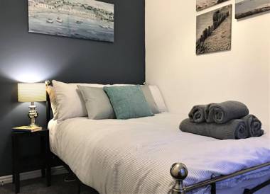 Cosy 2-bedroom house in Widnes sleeps 4