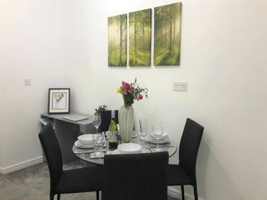 Cosy 2-bedroom house in Widnes sleeps 4