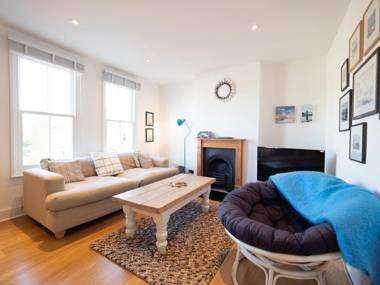 Sail Away - 2 bed apartment near the seaside