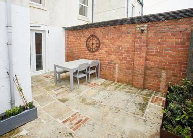 Host & Stay - The Courtyard Retreat Apartment