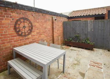 Host & Stay - The Courtyard Retreat Apartment