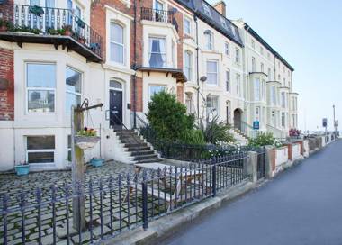 Host & Stay - West Cliff View Apartment