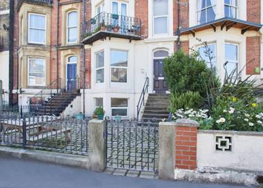 Host & Stay - West Cliff View Apartment