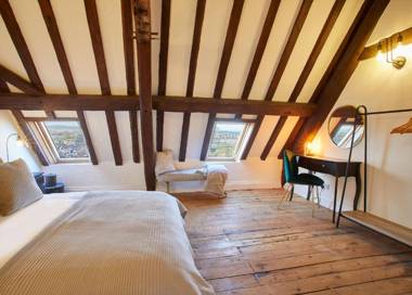Host & Stay - The Coach House