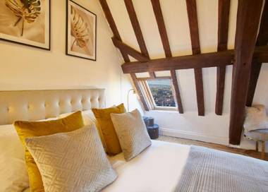Host & Stay - The Coach House
