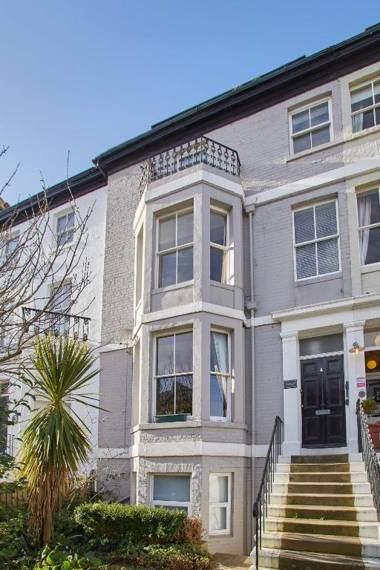 Host & Stay - Little Acorn Apartment