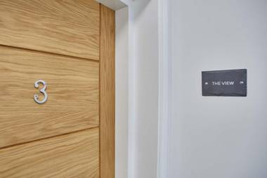 Host & Stay - The View Hudsons Yard House