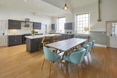 Host & Stay - Dunsley Chapel