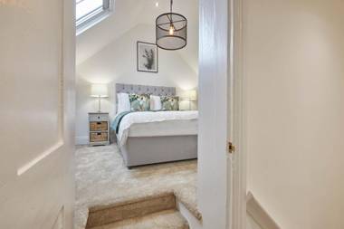 Host & Stay - Dunsley Chapel