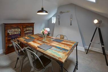 Host & Stay - Henderson House