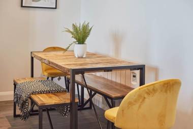 Host & Stay - The Waves