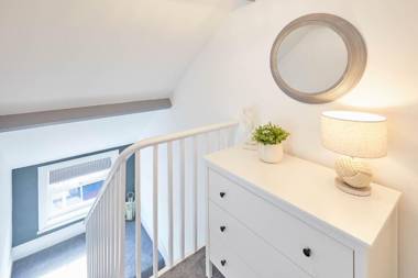 Host & Stay - The Captain's Loft