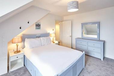 Host & Stay - The Whitby Pearl