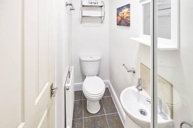 Host & Stay - The Whitby Pearl